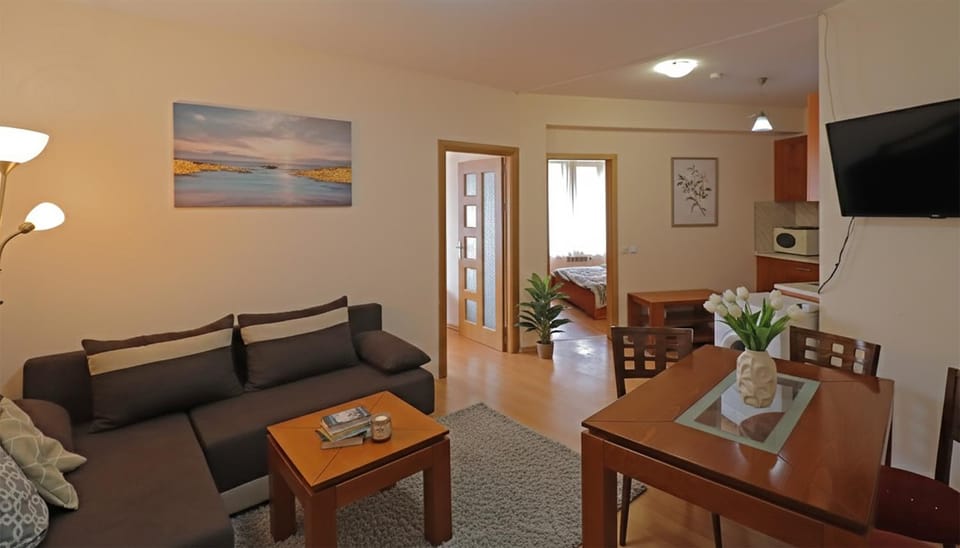 Communal lounge/ TV room, Living room, Seating area, Dining area