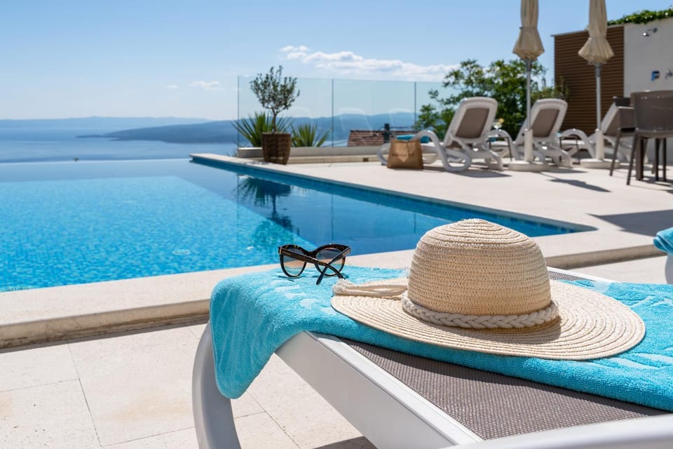 Sea view, Swimming pool