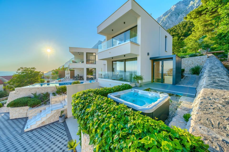 Property building, Sauna, Swimming pool