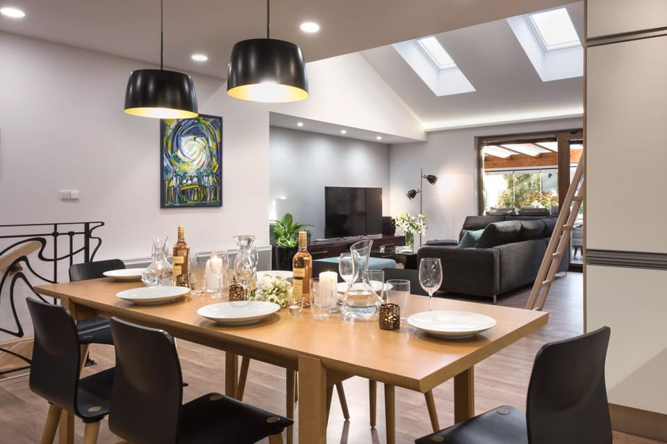 Living room, Dining area