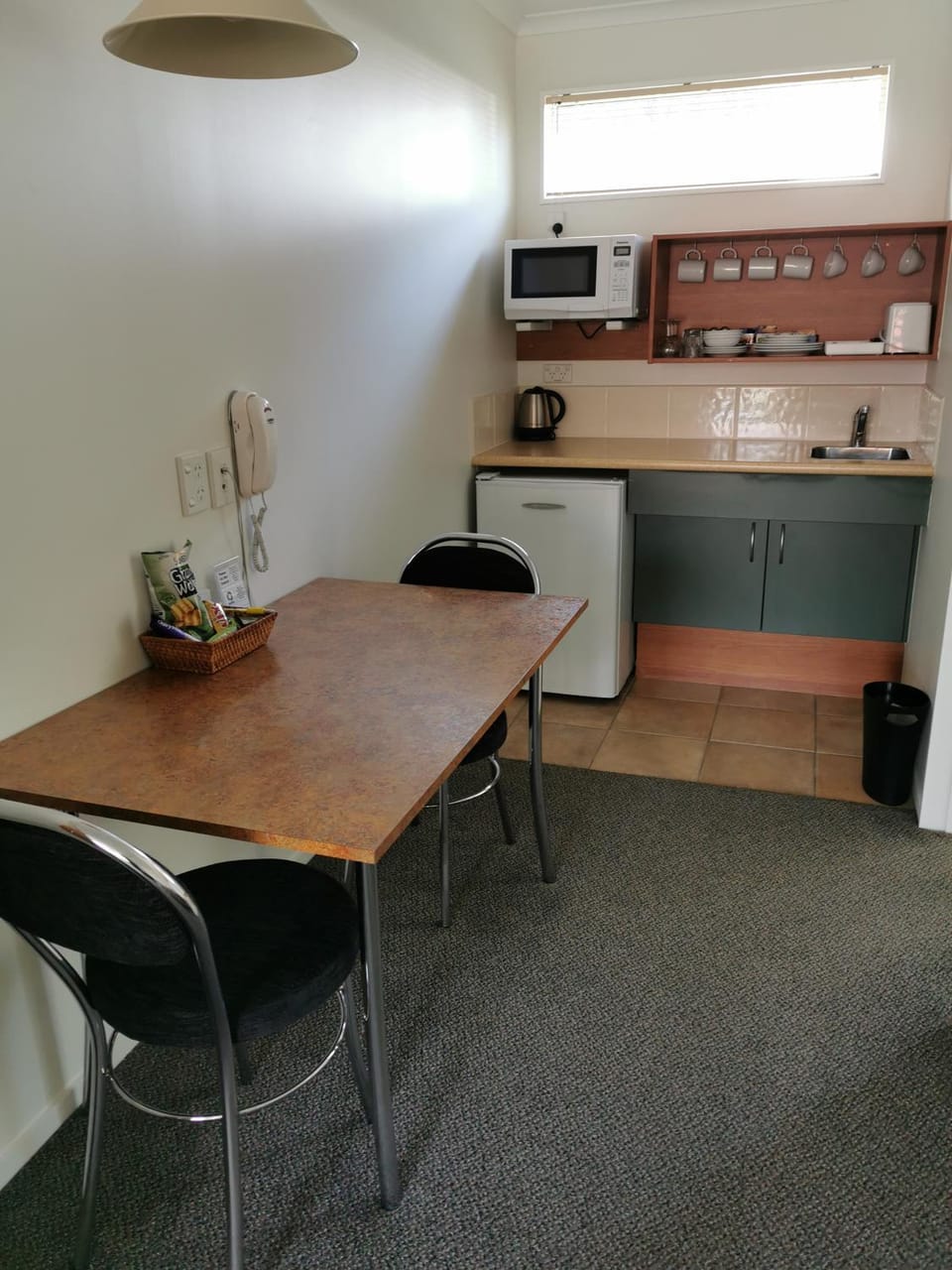 Coffee/tea facilities, Kitchen or kitchenette, Living room