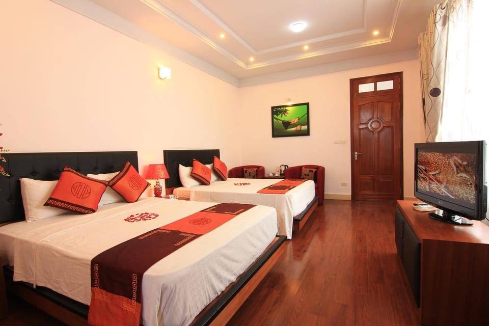 Bed, TV and multimedia, Photo of the whole room, Decorative detail, Bedroom, air conditioner