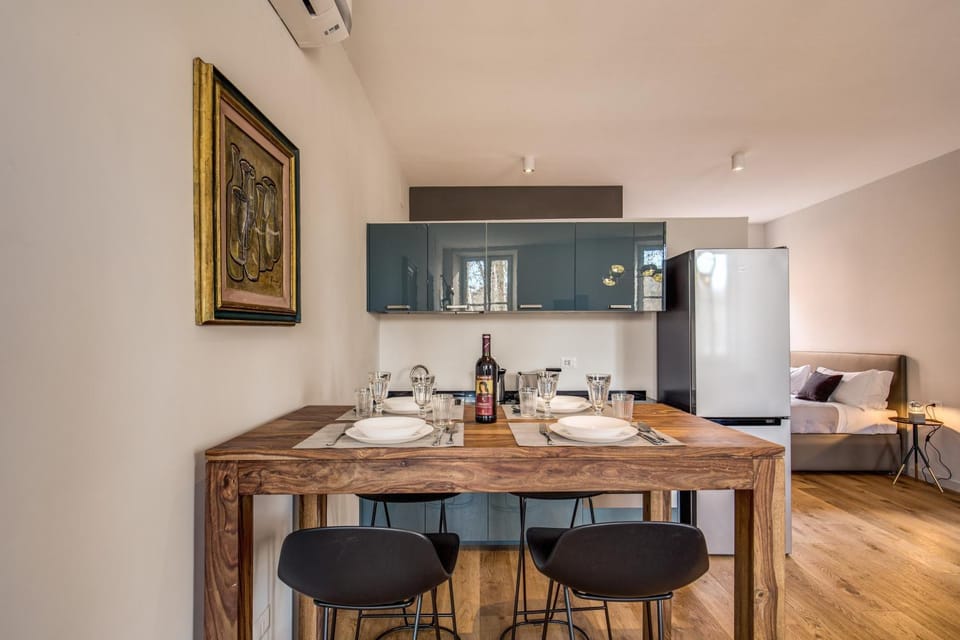 Coffee/tea facilities, Kitchen or kitchenette, Dining area