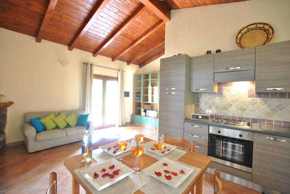 Kitchen or kitchenette, Living room, Seating area, stove