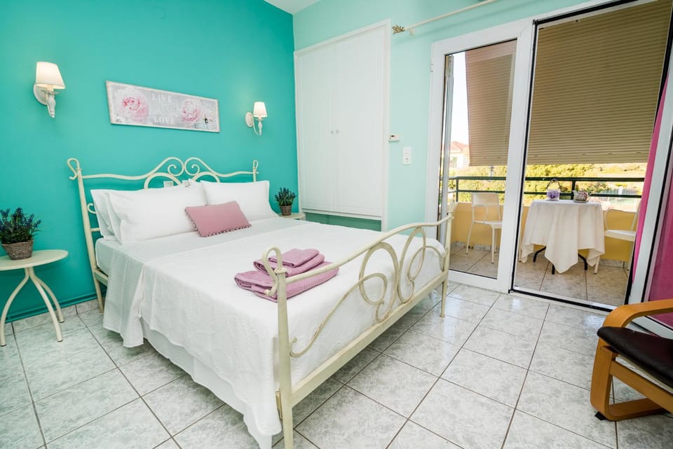 Bed, Balcony/Terrace, Balcony/Terrace, Photo of the whole room, Bedroom