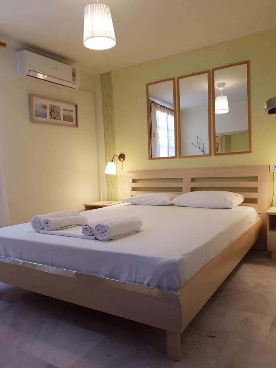 Bed, Bedroom, air conditioner