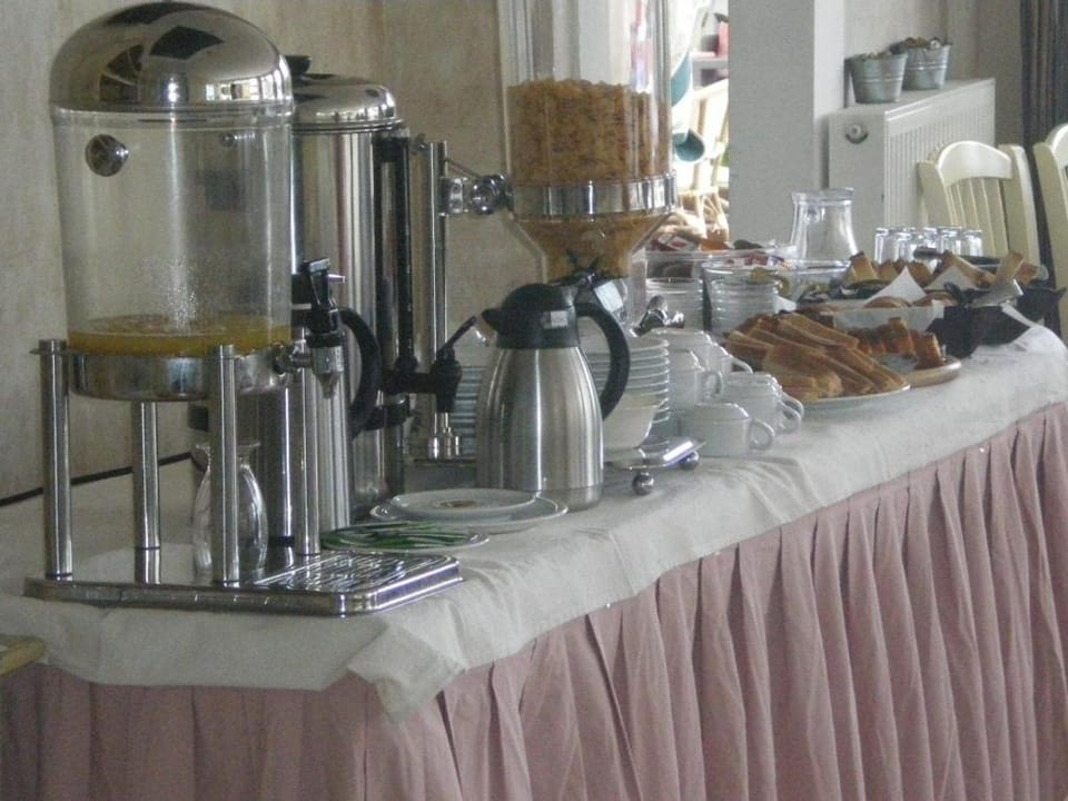 Coffee/tea facilities, Food and drinks, Food, Breakfast, Continental breakfast
