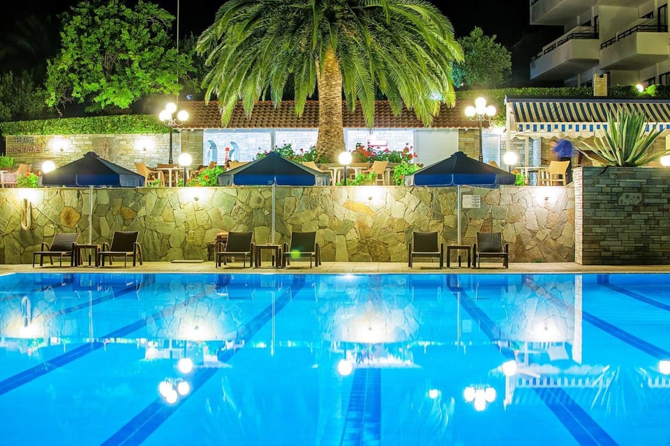 Facade/entrance, Swimming pool