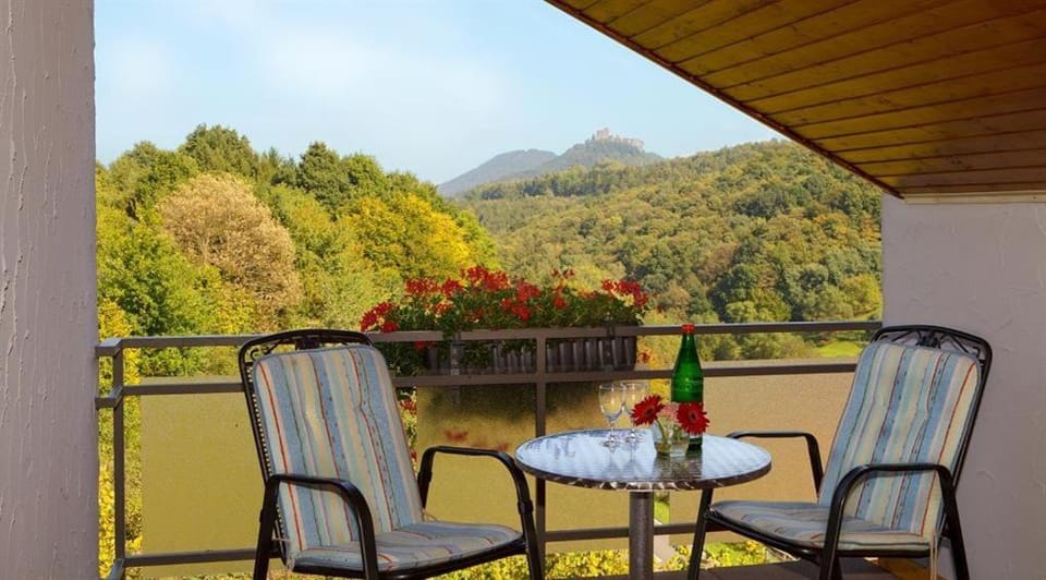 Gasthaus Trifelsblick Bed and Breakfast in Rhineland-Palatinate