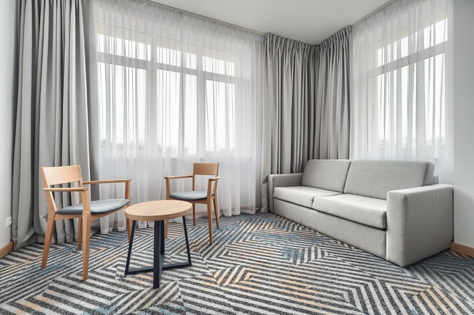 Photo of the whole room, Seating area