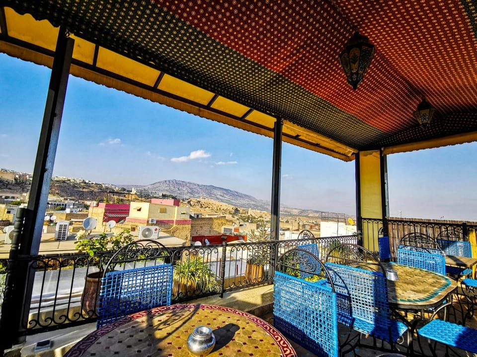 Restaurant/places to eat, Balcony/Terrace, Lounge or bar, City view, Mountain view