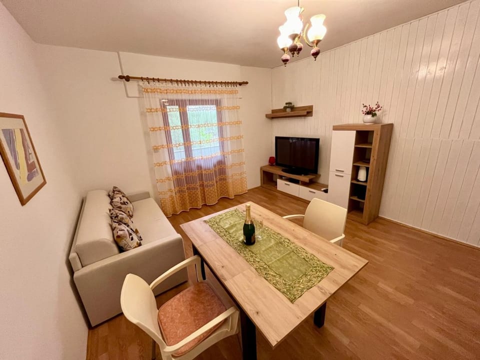 TV and multimedia, Living room, Dining area