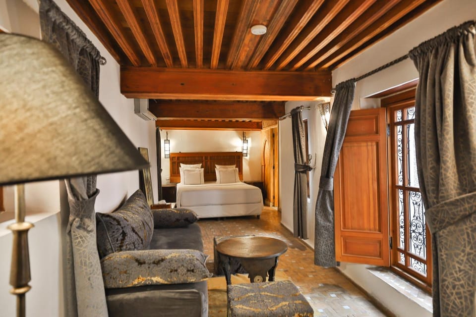 Bed, Photo of the whole room, Seating area, Bedroom