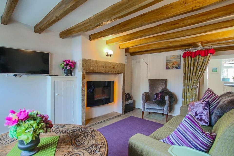 Photo of the whole room, Seating area