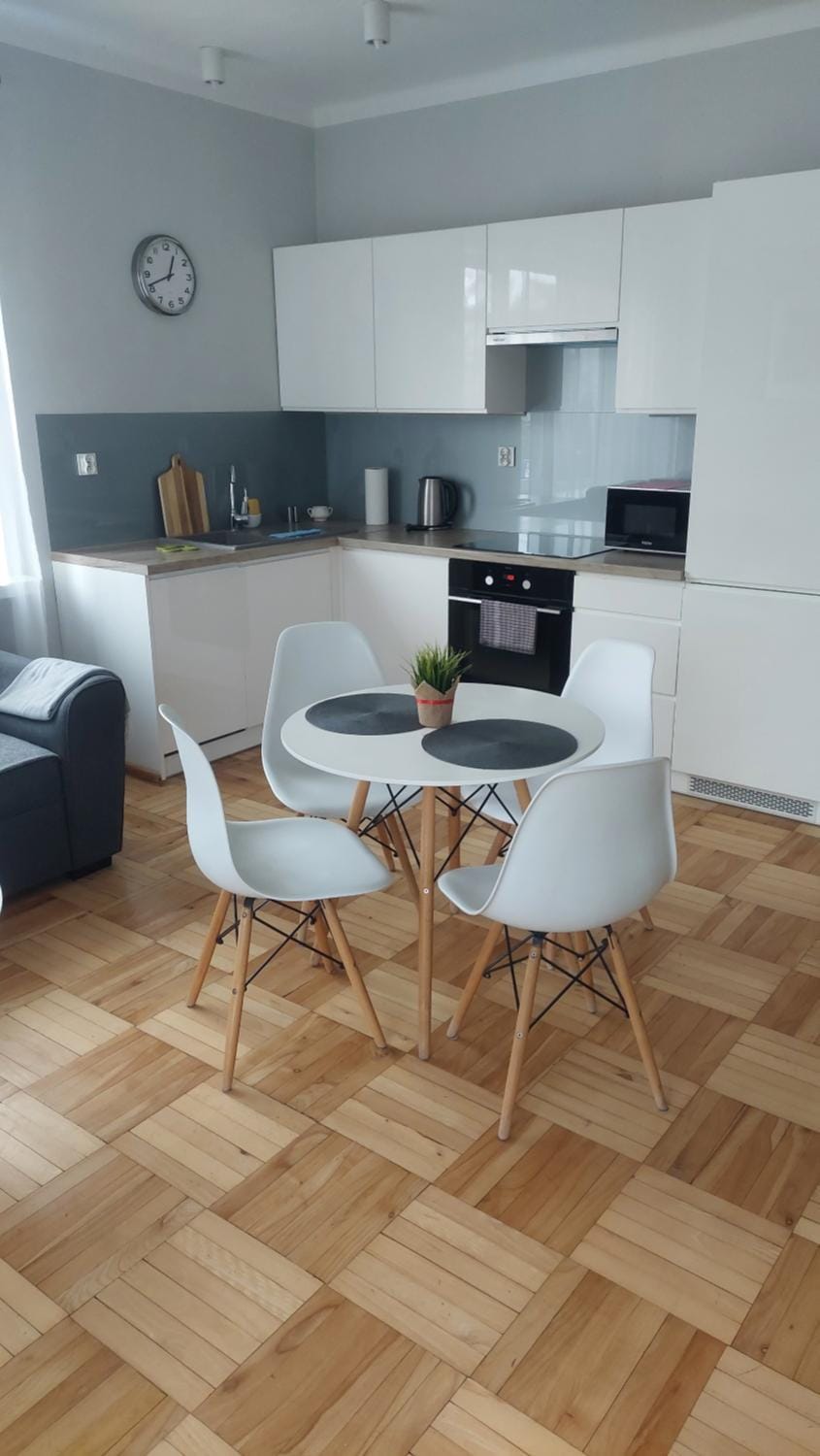 Kitchen or kitchenette, Dining area, stove
