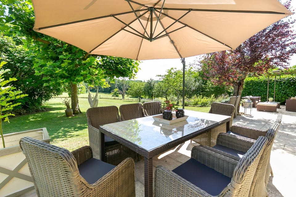 Patio, Day, Garden, Seating area, Dining area, Garden view