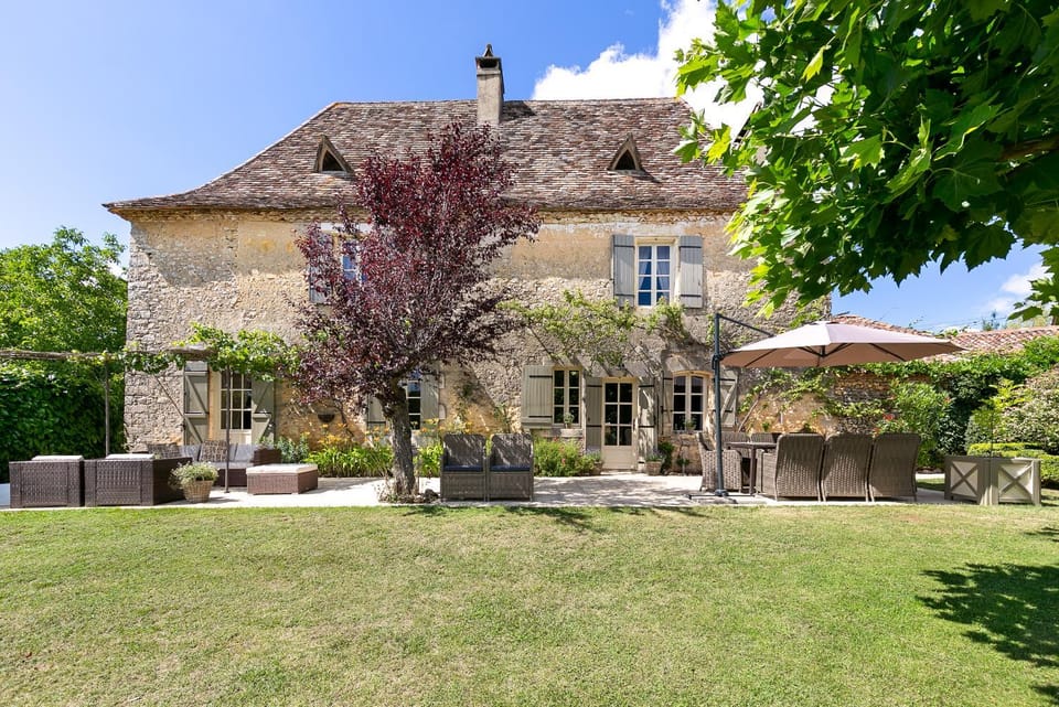 Property building, Day, Garden, Garden view