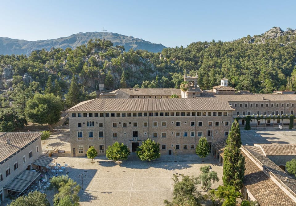Santuari de Lluc Bed and Breakfast in Serra de Tramuntana