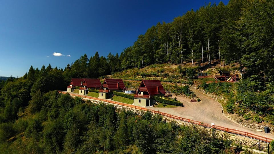 Property building, Neighbourhood, Natural landscape, Bird's eye view, Hiking