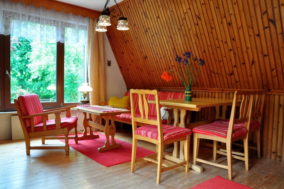 Living room, Photo of the whole room, Decorative detail