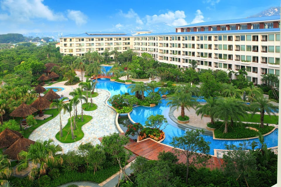 Property building, Garden, Garden view, Pool view, Swimming pool