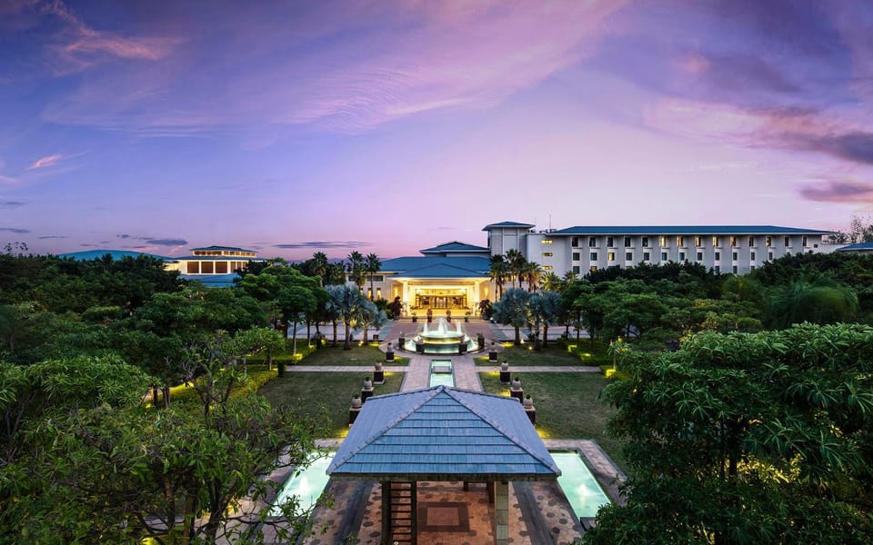 Property building, Restaurant/places to eat, Garden view