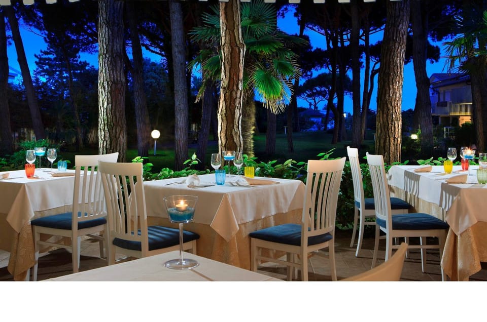 Restaurant/places to eat, Garden view, Meals, Dinner