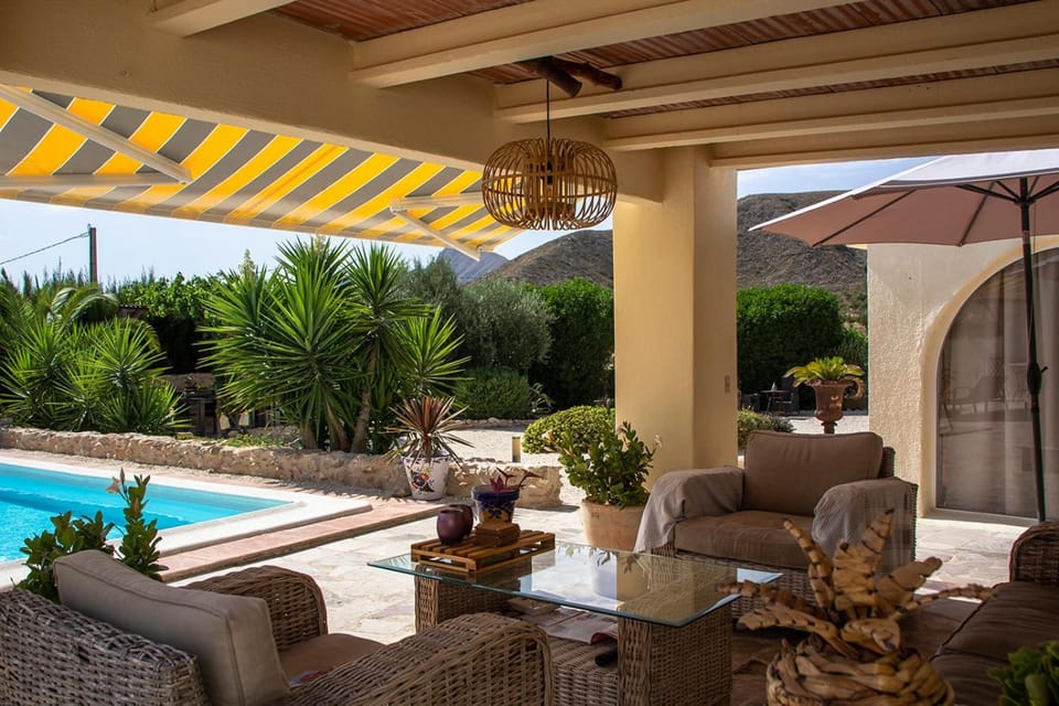 Lounge or bar, Mountain view