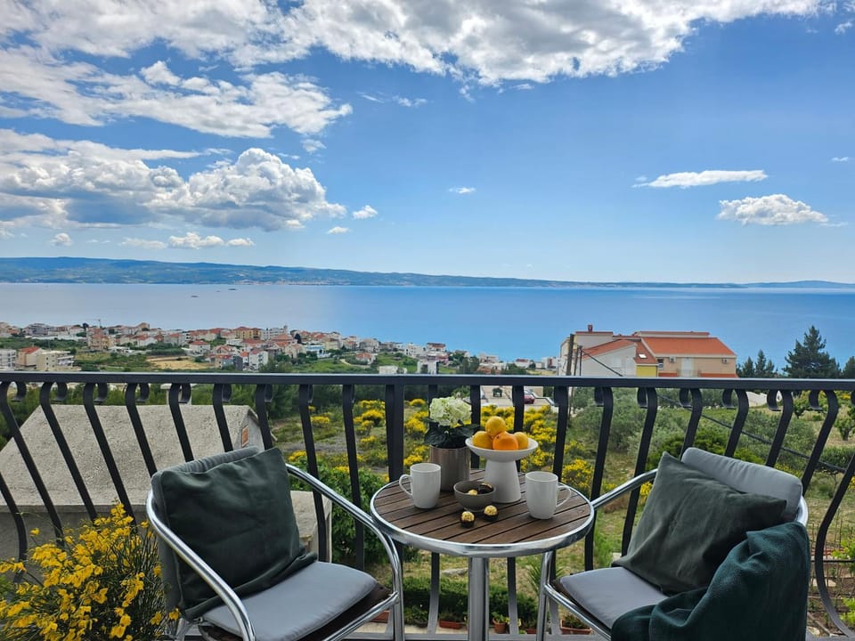 Natural landscape, View (from property/room), Balcony/Terrace, Seating area