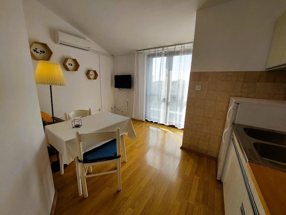 TV and multimedia, Kitchen or kitchenette, Dining area