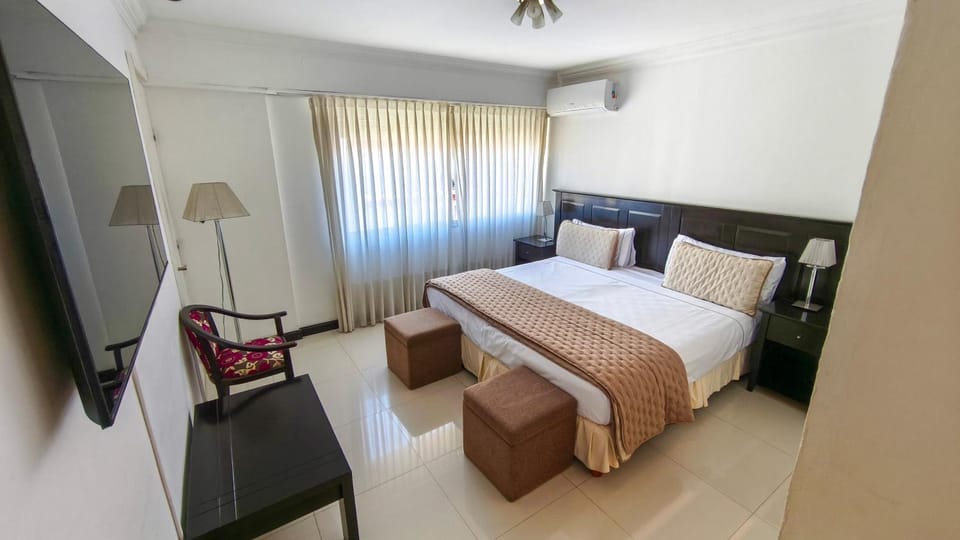 Bed, TV and multimedia, Photo of the whole room