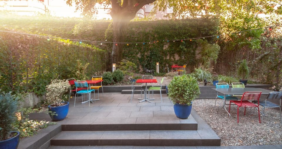 Property building, Patio, Garden, Balcony/Terrace