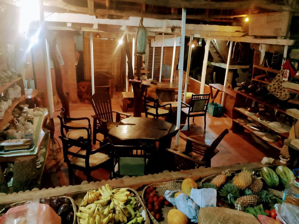 Restaurant/places to eat, Food and drinks, Banquet/Function facilities, Seating area, Food, Buffet breakfast