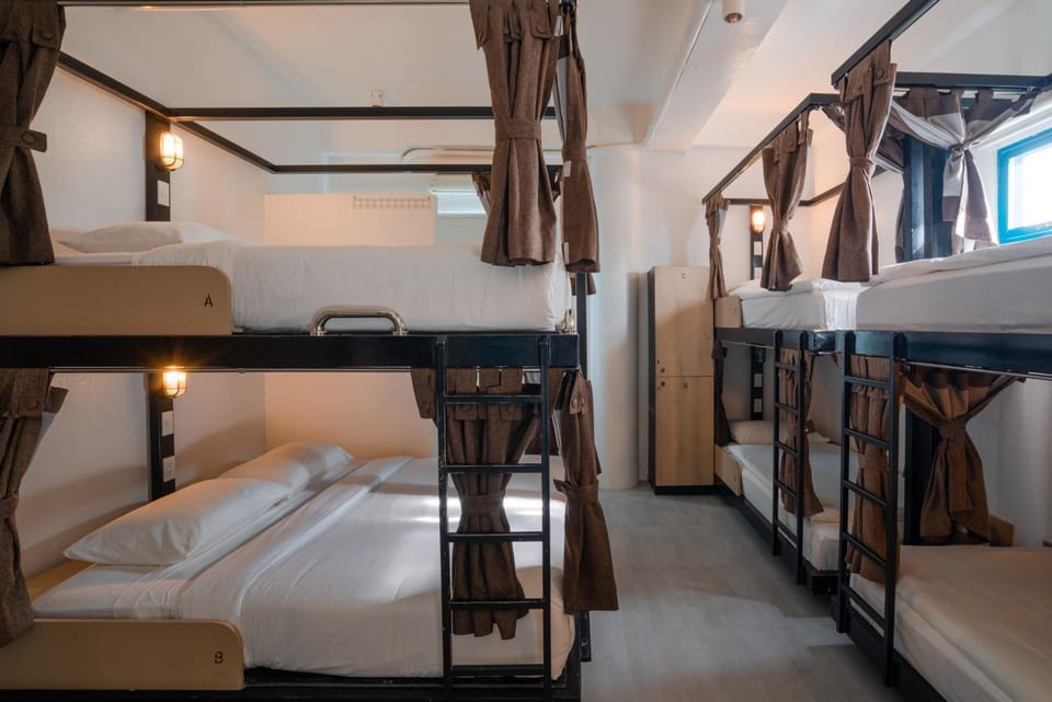 Bedroom, bunk bed