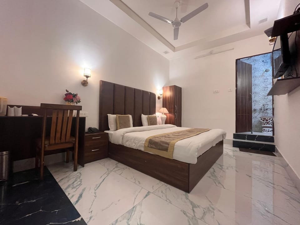 Hotel Embassy Hotel in Dehradun