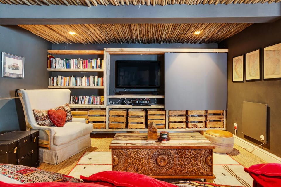 Library, TV and multimedia, Living room, Seating area