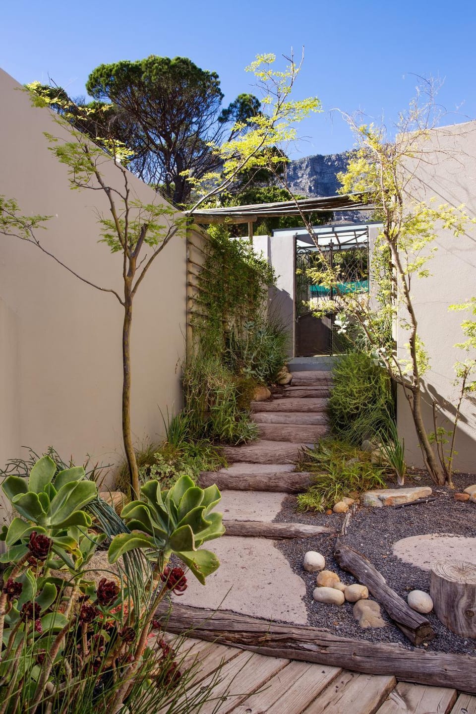 Property building, Facade/entrance, Garden