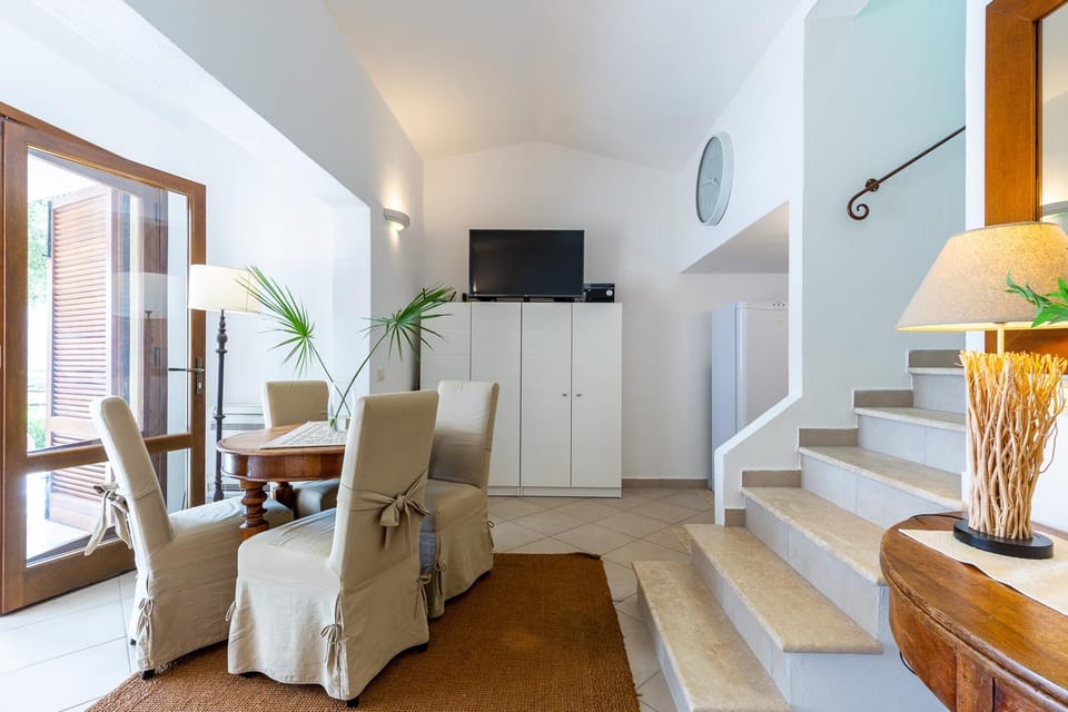 TV and multimedia, Living room, Dining area