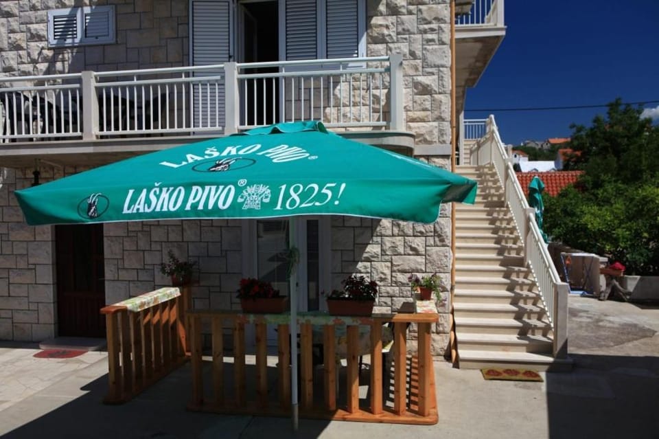 Property building, Seating area