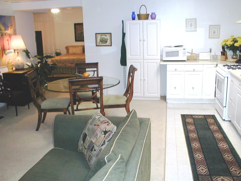The Columbia Inn at Peralynna Hotel in Ellicott City