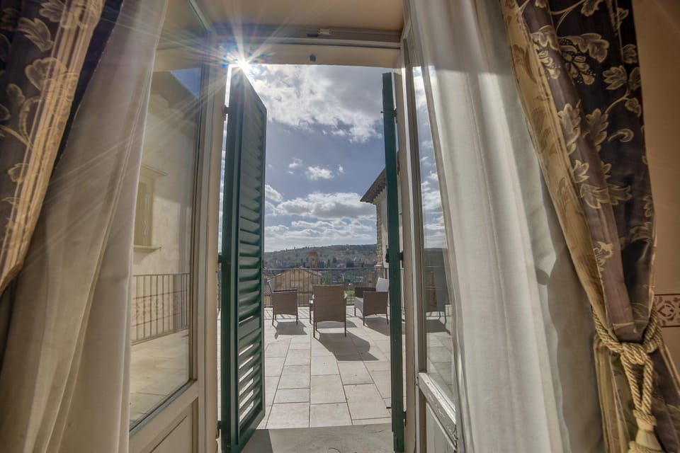 Balcony/Terrace, Landmark view