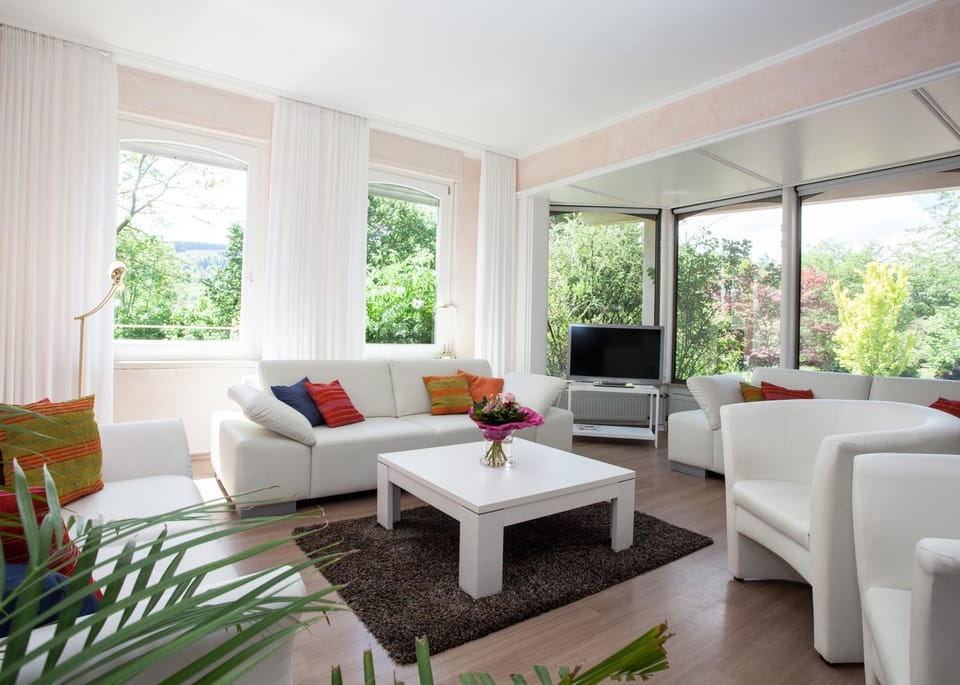 Summer, Photo of the whole room