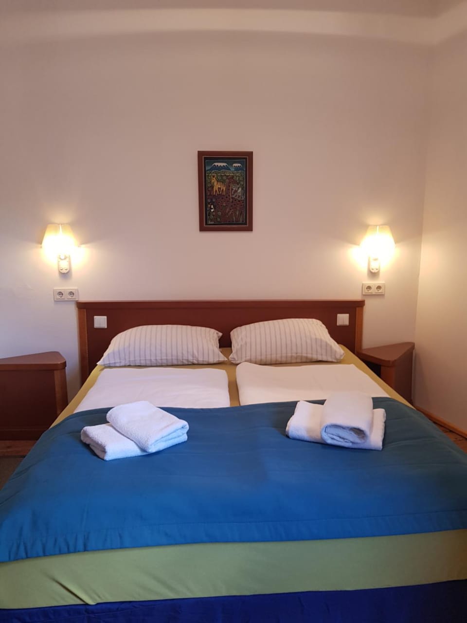 Bed, Photo of the whole room, Bedroom, towels