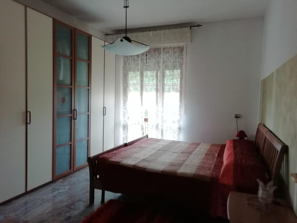 Photo of the whole room, Street view