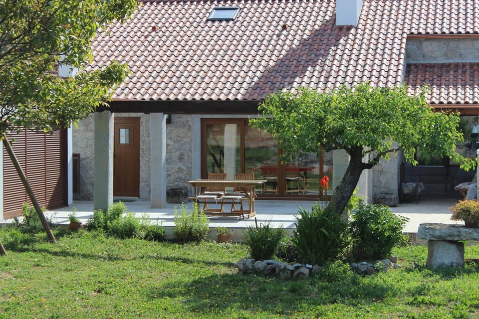 Property building, Patio, Day, Garden