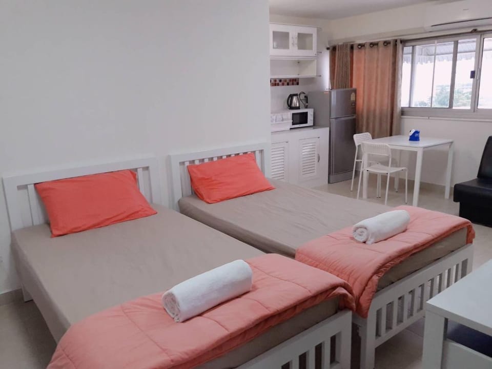 Property building, Staff, Communal lounge/ TV room, People, Communal kitchen, Guests, Area and facilities, Family, Facility for disabled guests