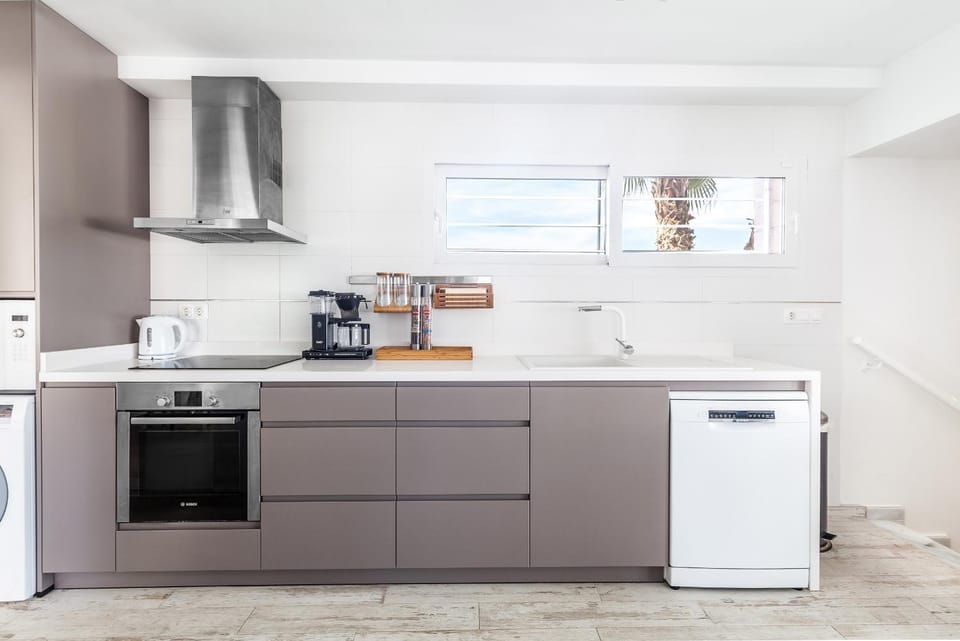 Coffee/tea facilities, Kitchen or kitchenette, dishwasher, minibar, pet friendly, stove, toaster