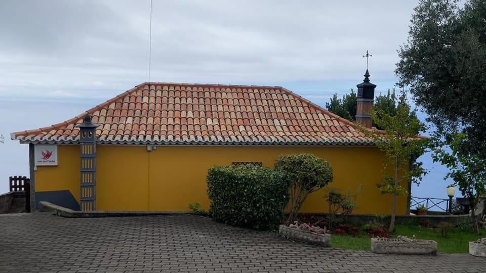 CASA DOS FALCÕES casa rural de construção tradicional House in Madeira District