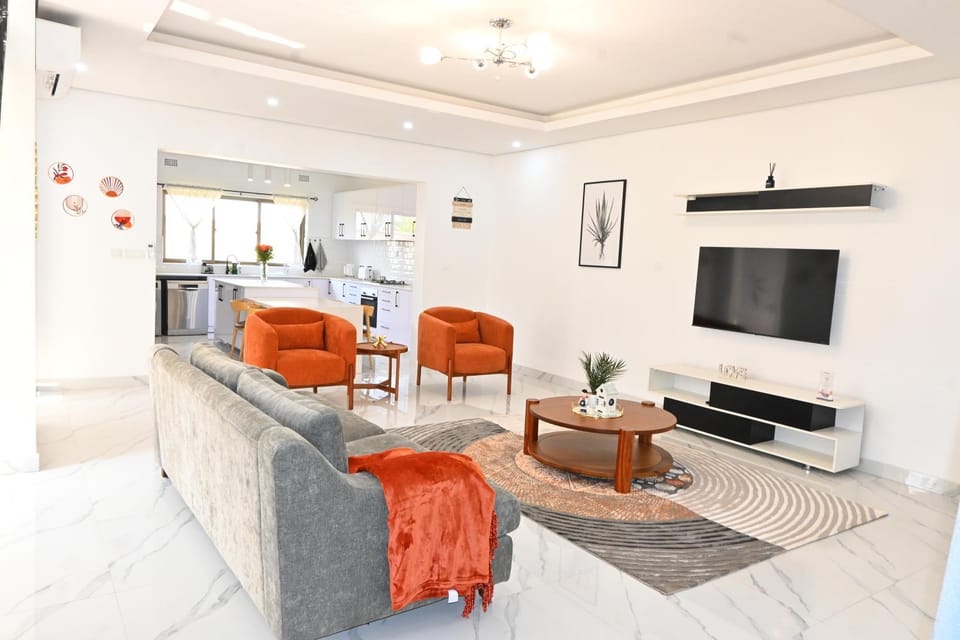 Communal lounge/ TV room, Living room, Seating area