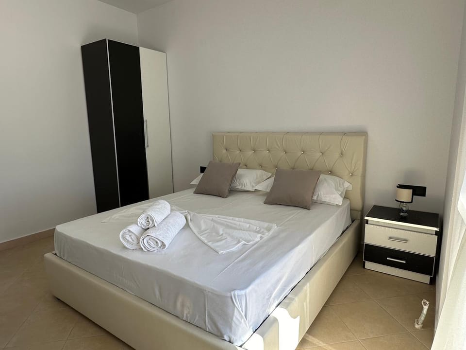 Bed, Bedroom, towels, wardrobe